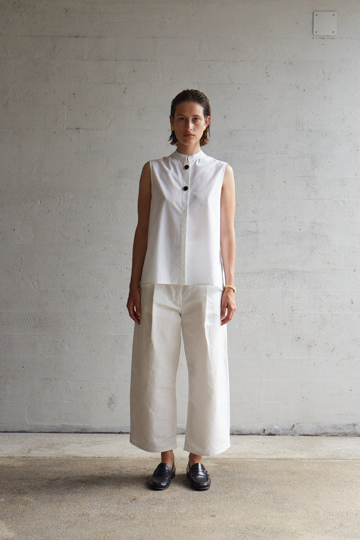 NO SLEEVE COTTON SHIRT - WHITE