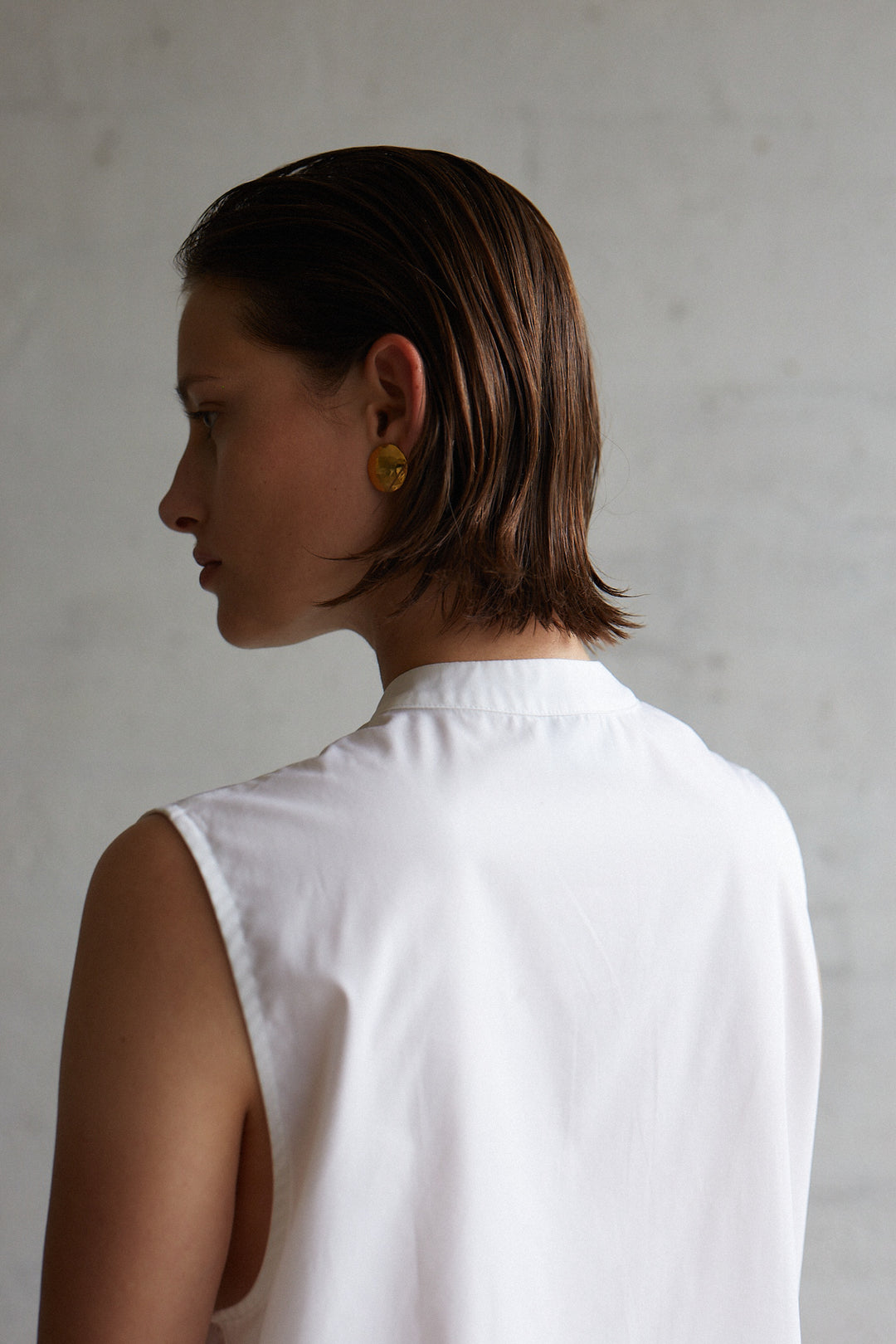 NO SLEEVE COTTON SHIRT - WHITE
