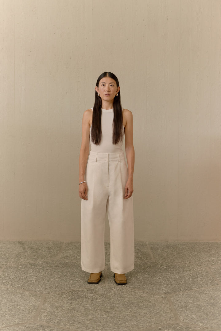 PLEATED PANTS - WHITE