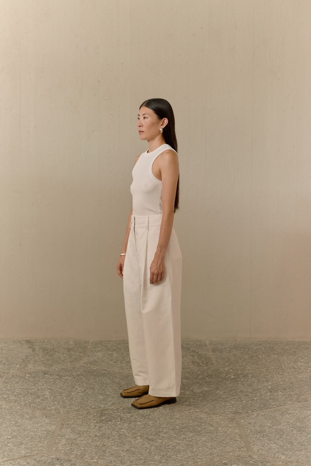 PLEATED PANTS - WHITE